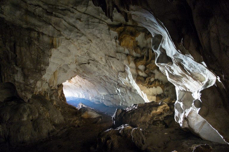 Visiter la Grotte de Pellumbas